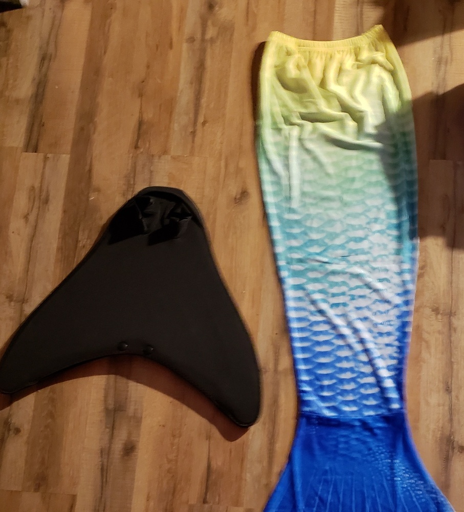 Mermiad tail swimmer